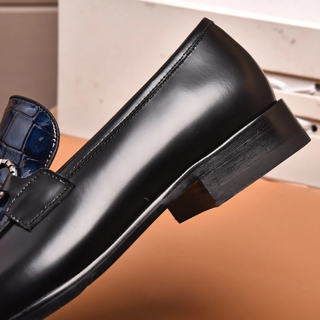 Men's shoes 💰540📛📛(water-dyed cowhide) Salvatore Ferragamo high-end (Salvatore Ferragamo) is the world's top luxury footwear brand. It comes from the fashion kingdom of Italy and is famous all over the world for its traditional handmade design and novel styles...🚶🏻🚶🏻New suit shoes are available simultaneously at the counter. This model is purely handmade. The fabric is imported from Italy's original first-layer cowhide. Soft water-dyed cowhide lining. Original authentic outsole🌀🌀Size: 38➖44